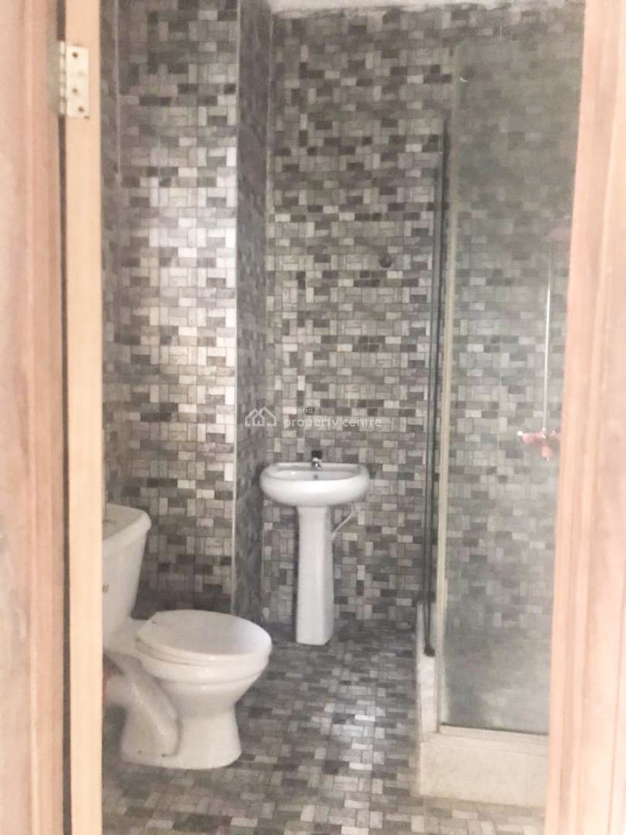 Well Maintained 2 Bedroom Apartment, Osapa, Lekki, Lagos, Flat / Apartment for Rent