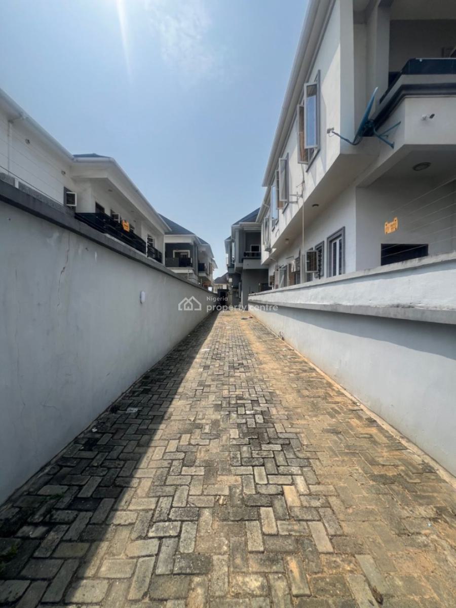 Self Serviced 4 Bedroom Semi-detached House with Bq, Ologolo, Lekki, Lagos, Semi-detached Duplex for Rent