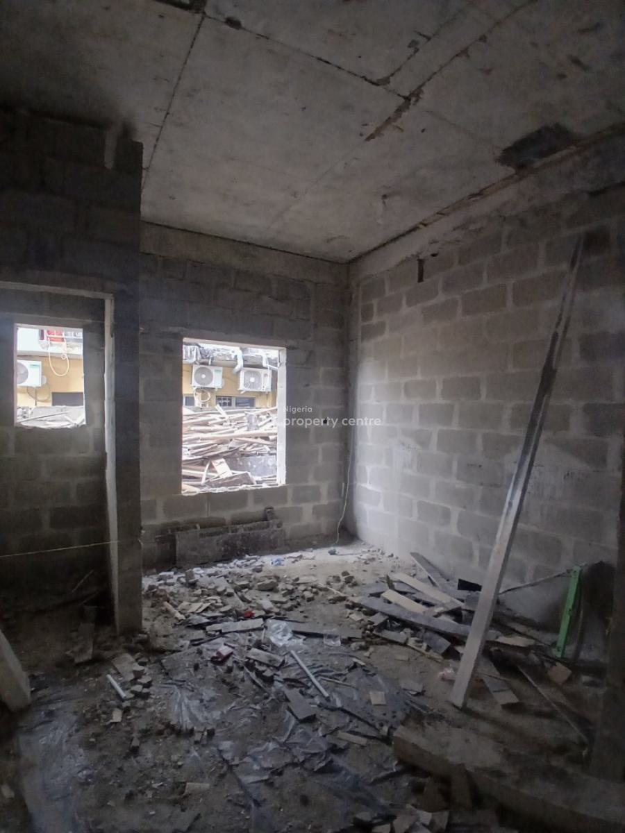 One Bedroom Apartment, Yaba, Lagos, Flat / Apartment for Sale