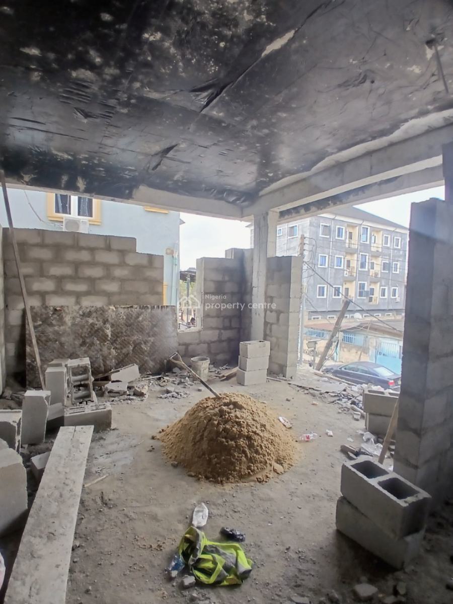 One Bedroom Apartment, Yaba, Lagos, Flat / Apartment for Sale