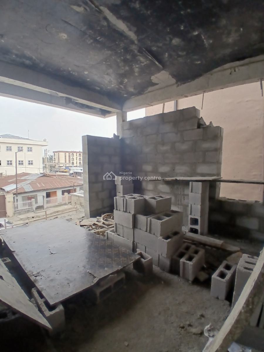 One Bedroom Apartment, Yaba, Lagos, Flat / Apartment for Sale