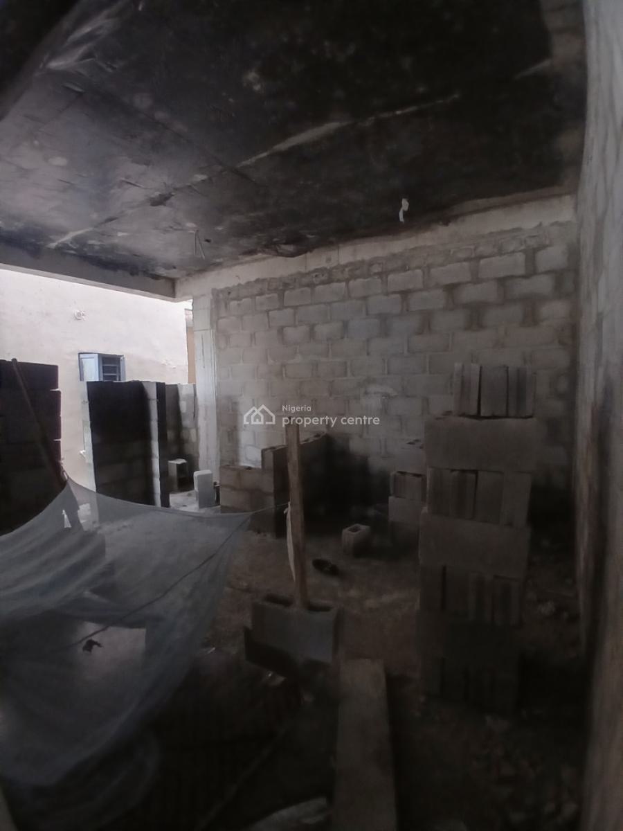 One Bedroom Apartment, Yaba, Lagos, Flat / Apartment for Sale