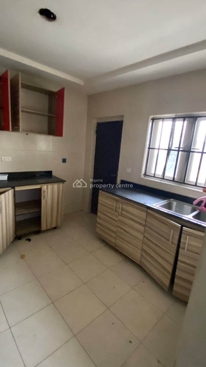 Well Maintained 3 Bedroom Flat, Ogunfayo, Awoyaya, Ibeju Lekki, Lagos, Flat / Apartment for Rent