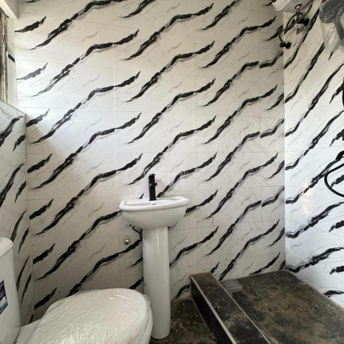 Lovely 2 Bedrooms with Open and Close Plan Kitchen, Yaba, Lagos, Flat / Apartment for Sale