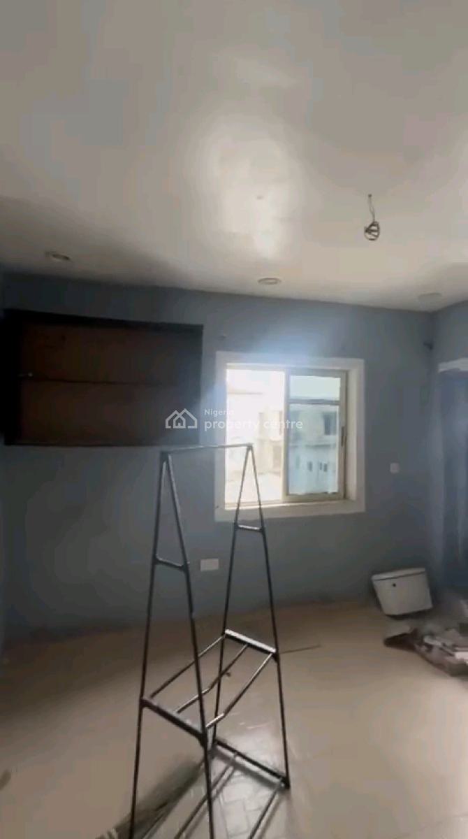 a Neatly Used and Standard 2bedroom Apartment, Upstairs, Off Ajayi Street, Onike, Yaba, Lagos, Flat / Apartment for Rent