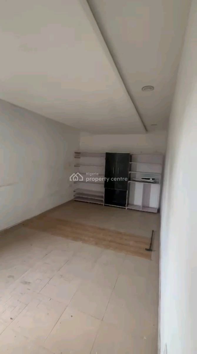 a Neatly Used and Standard 2 Bedroom Apartment, Upstairs, Off Ajayi Street, Onike, Yaba, Lagos, Flat / Apartment for Rent