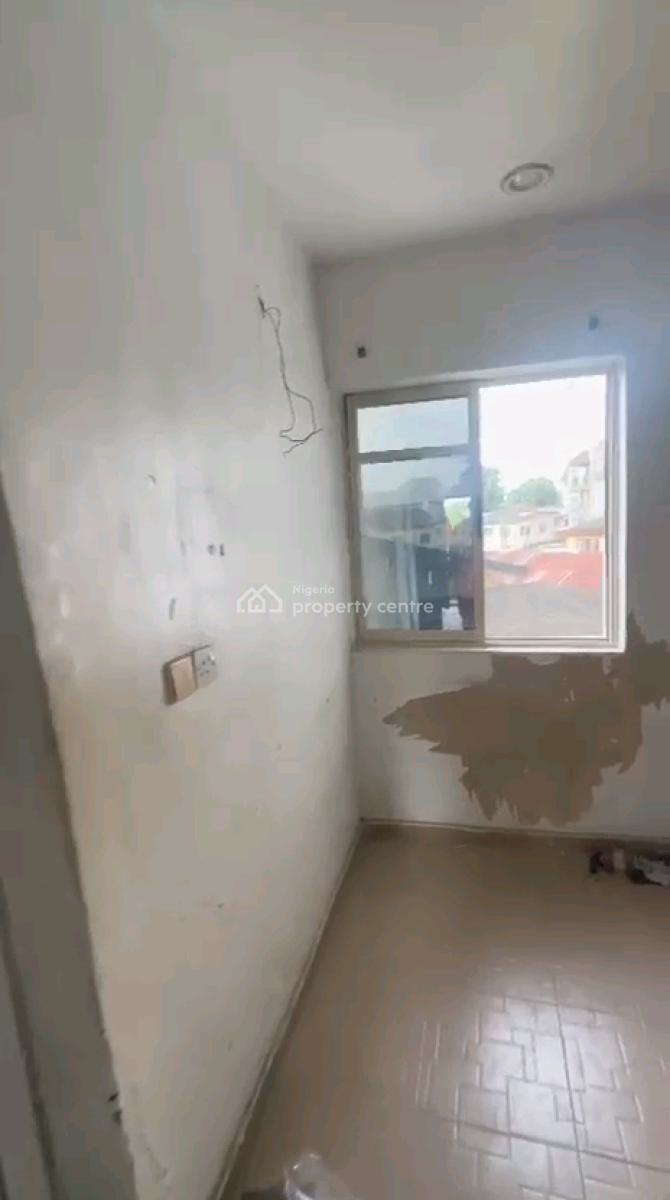 a Neatly Used and Standard 2 Bedroom Apartment, Upstairs, Off Ajayi Street, Onike, Yaba, Lagos, Flat / Apartment for Rent