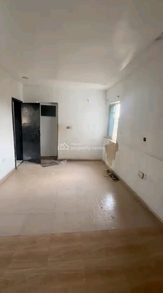 a Neatly Used and Standard 2 Bedroom Apartment, Upstairs, Off Ajayi Street, Onike, Yaba, Lagos, Flat / Apartment for Rent