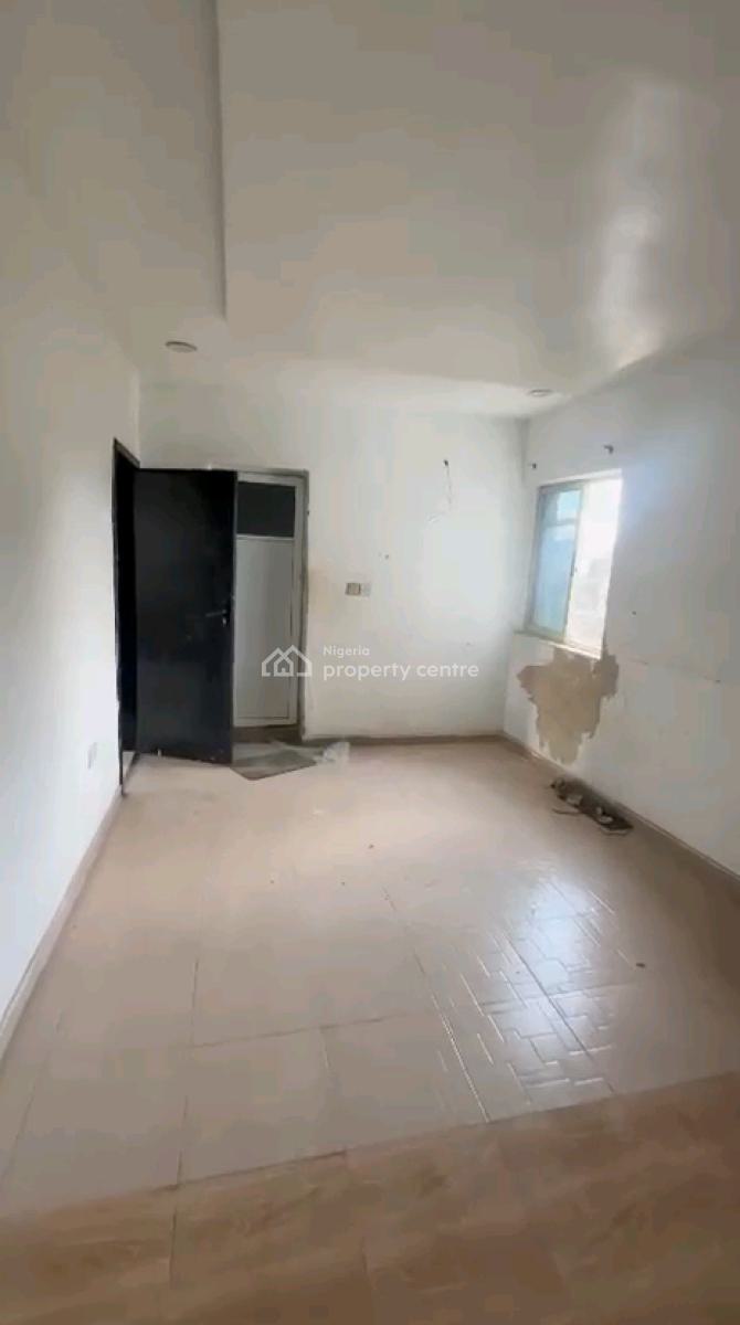 a Neatly Used and Standard 2 Bedroom Apartment, Upstairs, Off Ajayi Street, Onike, Yaba, Lagos, Flat / Apartment for Rent