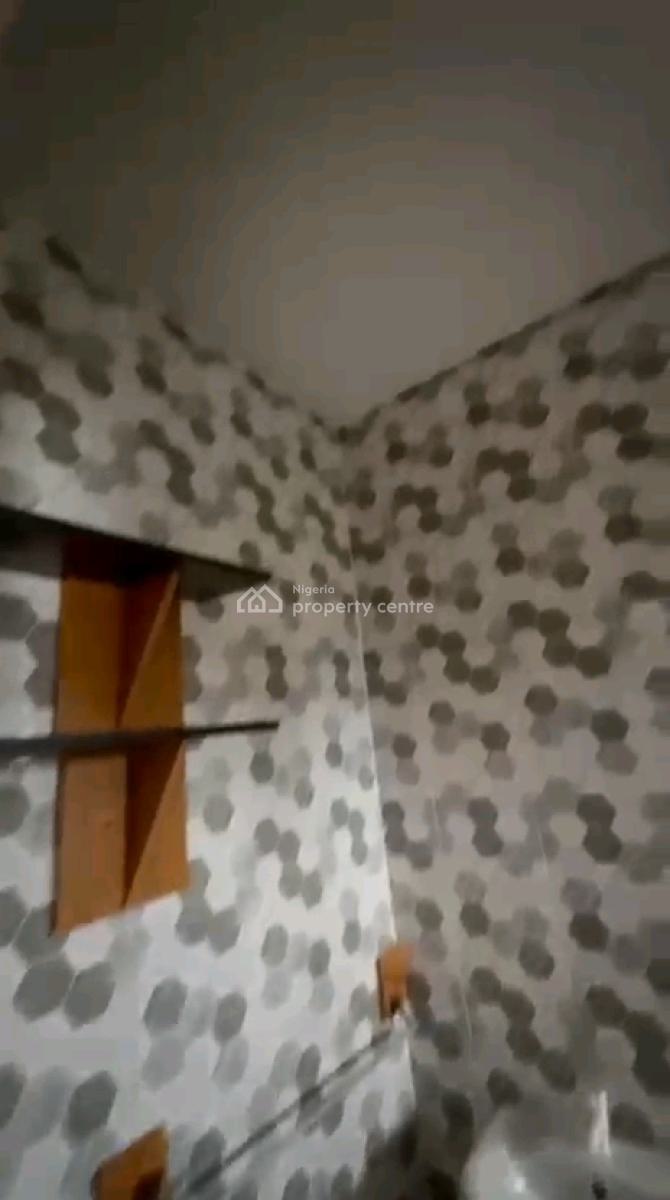 a Neatly Used and Standard 2 Bedroom Apartment, Upstairs, Off Ajayi Street, Onike, Yaba, Lagos, Flat / Apartment for Rent