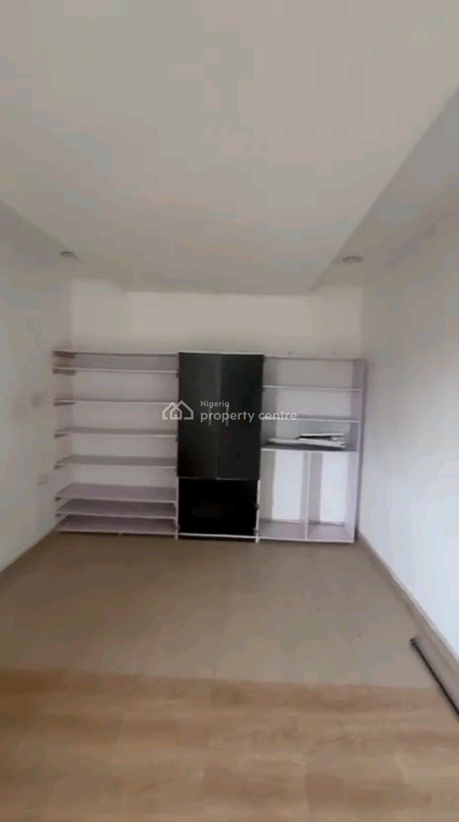 a Neatly Used and Standard 2 Bedroom Apartment, Upstairs, Off Ajayi Street, Onike, Yaba, Lagos, Flat / Apartment for Sale