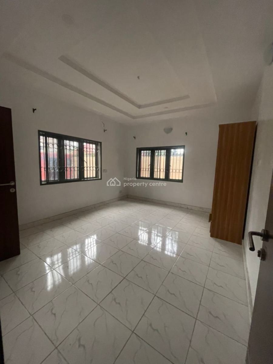 Spacious 3 Bedroom Flat Just 4 People in The Compound, Off Admiralty Way, Lekki Phase 1, Lekki, Lagos, Flat / Apartment for Rent