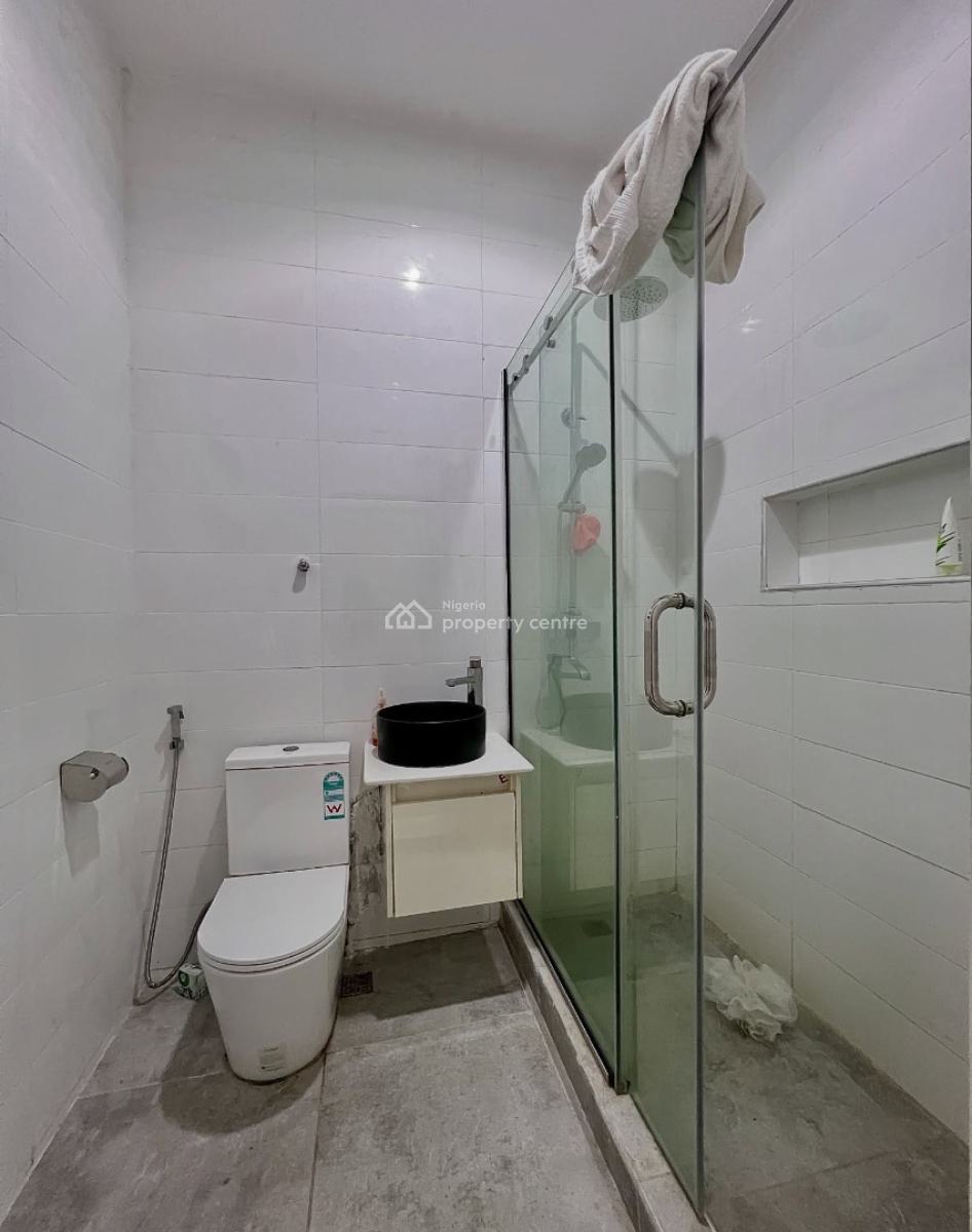 Fully Serviced 3 Bedroom Apartment with Bq, Lekki Phase 1, Lekki, Lagos, Block of Flats for Sale