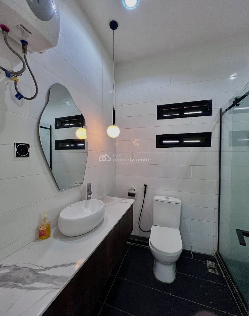 Fully Serviced 3 Bedroom Apartment with Bq, Lekki Phase 1, Lekki, Lagos, Block of Flats for Sale