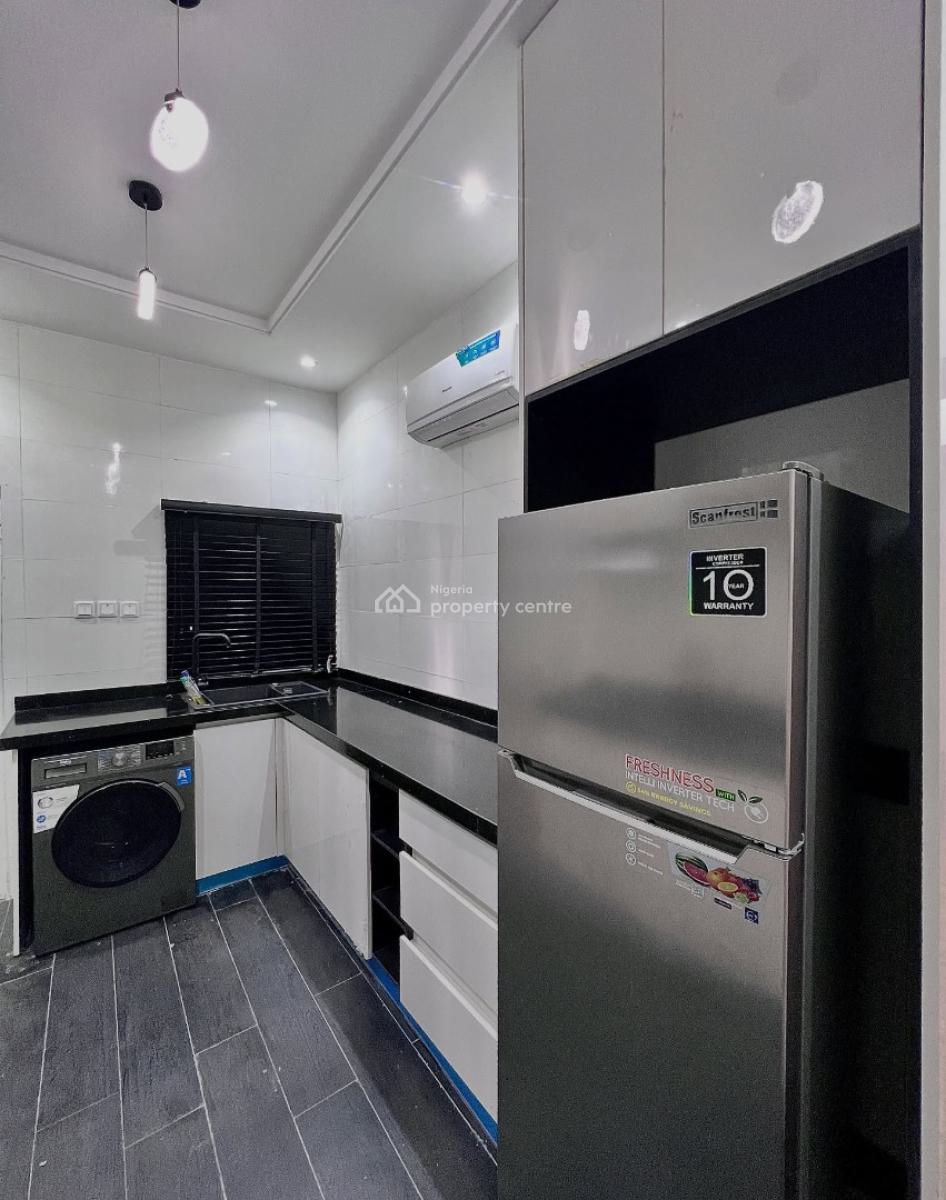 Fully Serviced 3 Bedroom Apartment with Bq, Lekki Phase 1, Lekki, Lagos, Block of Flats for Sale