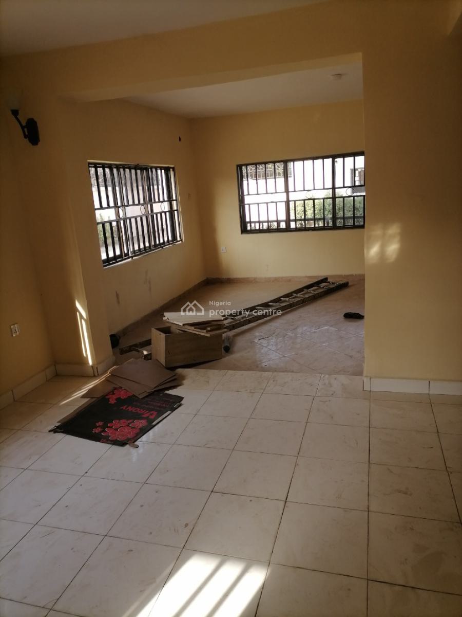 Neatly Finished & Well-renovated 4-bedroom Semi-detached Duplex, 5th Avenue, Gwarinpa, Abuja, Semi-detached Duplex for Rent