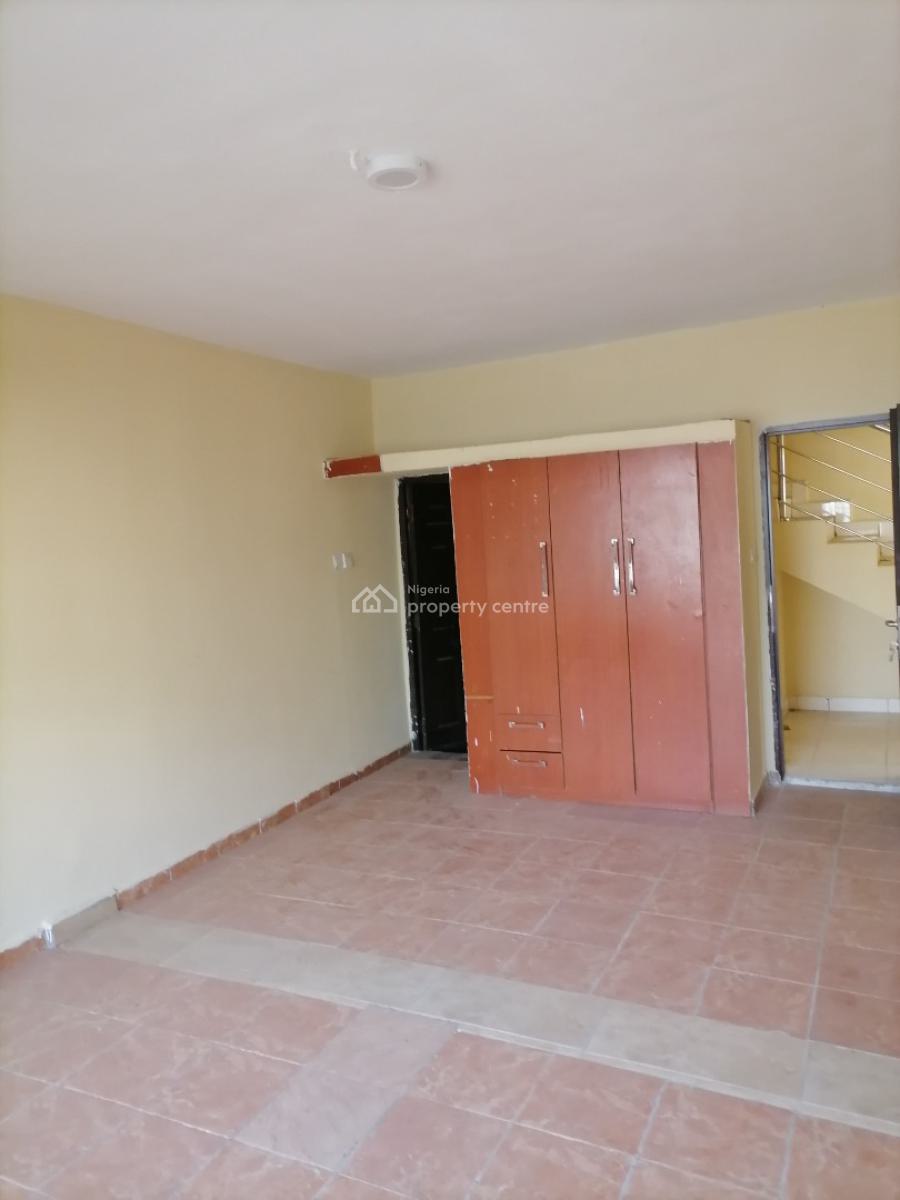 Neatly Finished & Well-renovated 4-bedroom Semi-detached Duplex, 5th Avenue, Gwarinpa, Abuja, Semi-detached Duplex for Rent