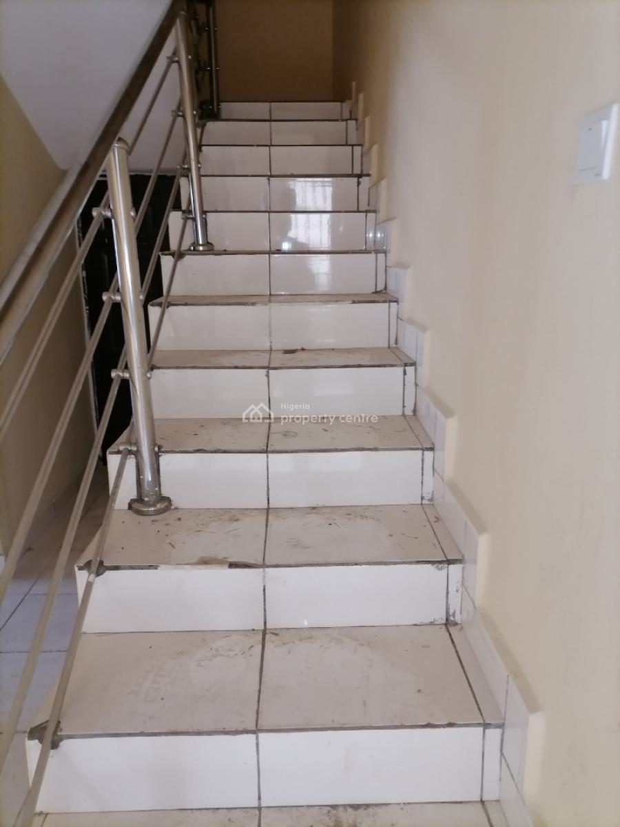 Neatly Finished & Well-renovated 4-bedroom Semi-detached Duplex, 5th Avenue, Gwarinpa, Abuja, Semi-detached Duplex for Rent
