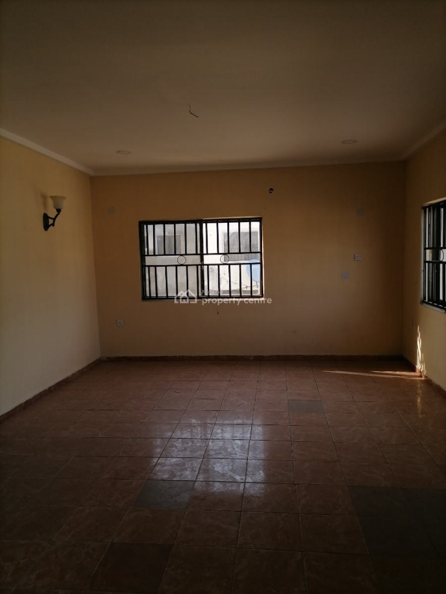 Neatly Finished & Well-renovated 4-bedroom Semi-detached Duplex, 5th Avenue, Gwarinpa, Abuja, Semi-detached Duplex for Rent