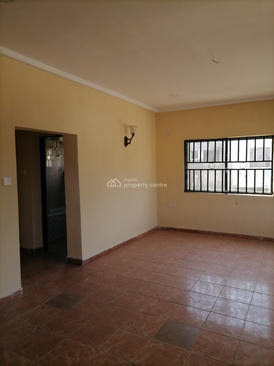 Neatly Finished & Well-renovated 4-bedroom Semi-detached Duplex, 5th Avenue, Gwarinpa, Abuja, Semi-detached Duplex for Rent