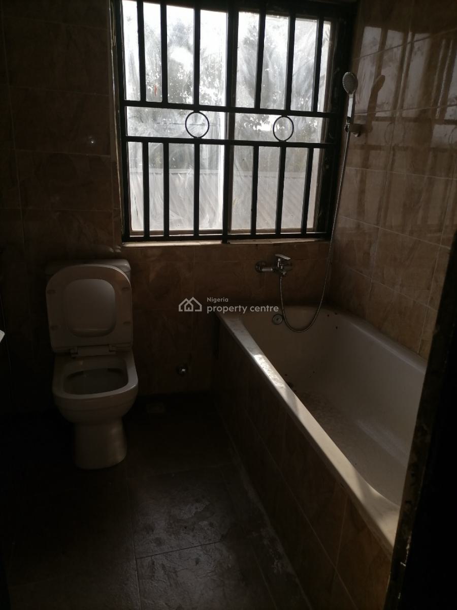 Neatly Finished & Well-renovated 4-bedroom Semi-detached Duplex, 5th Avenue, Gwarinpa, Abuja, Semi-detached Duplex for Rent