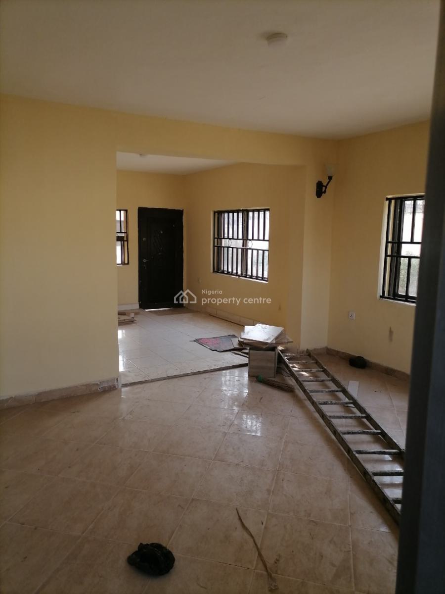 Neatly Finished & Well-renovated 4-bedroom Semi-detached Duplex, 5th Avenue, Gwarinpa, Abuja, Semi-detached Duplex for Rent