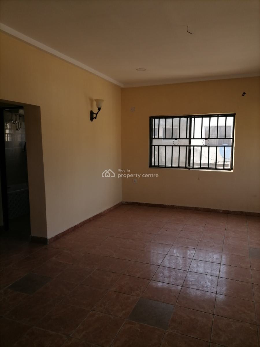 Neatly Finished & Well-renovated 4-bedroom Semi-detached Duplex, 5th Avenue, Gwarinpa, Abuja, Semi-detached Duplex for Rent