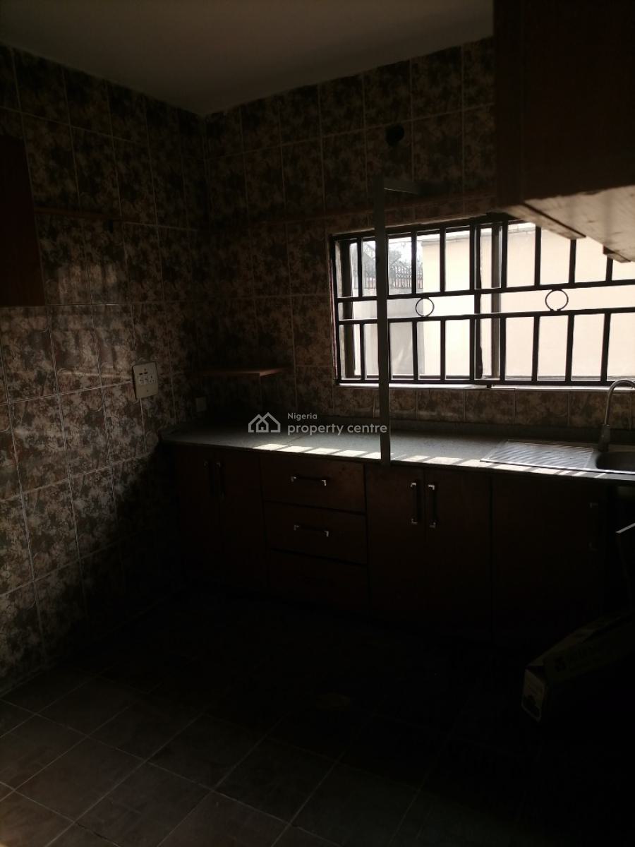 Neatly Finished & Well-renovated 4-bedroom Semi-detached Duplex, 5th Avenue, Gwarinpa, Abuja, Semi-detached Duplex for Rent