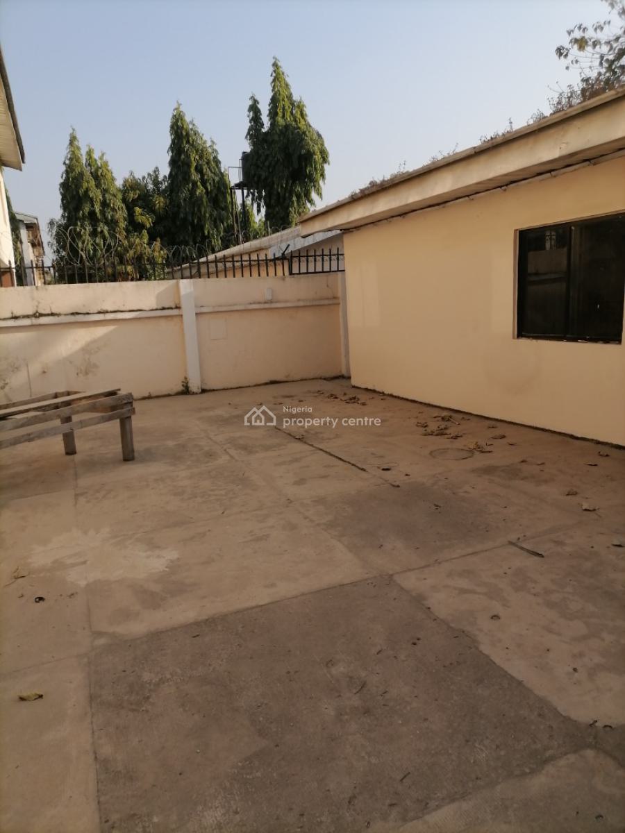 Neatly Finished & Well-renovated 4-bedroom Semi-detached Duplex, 5th Avenue, Gwarinpa, Abuja, Semi-detached Duplex for Rent