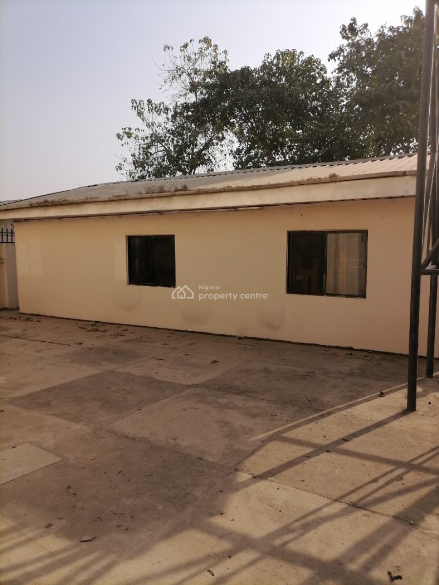 Neatly Finished & Well-renovated 4-bedroom Semi-detached Duplex, 5th Avenue, Gwarinpa, Abuja, Semi-detached Duplex for Rent