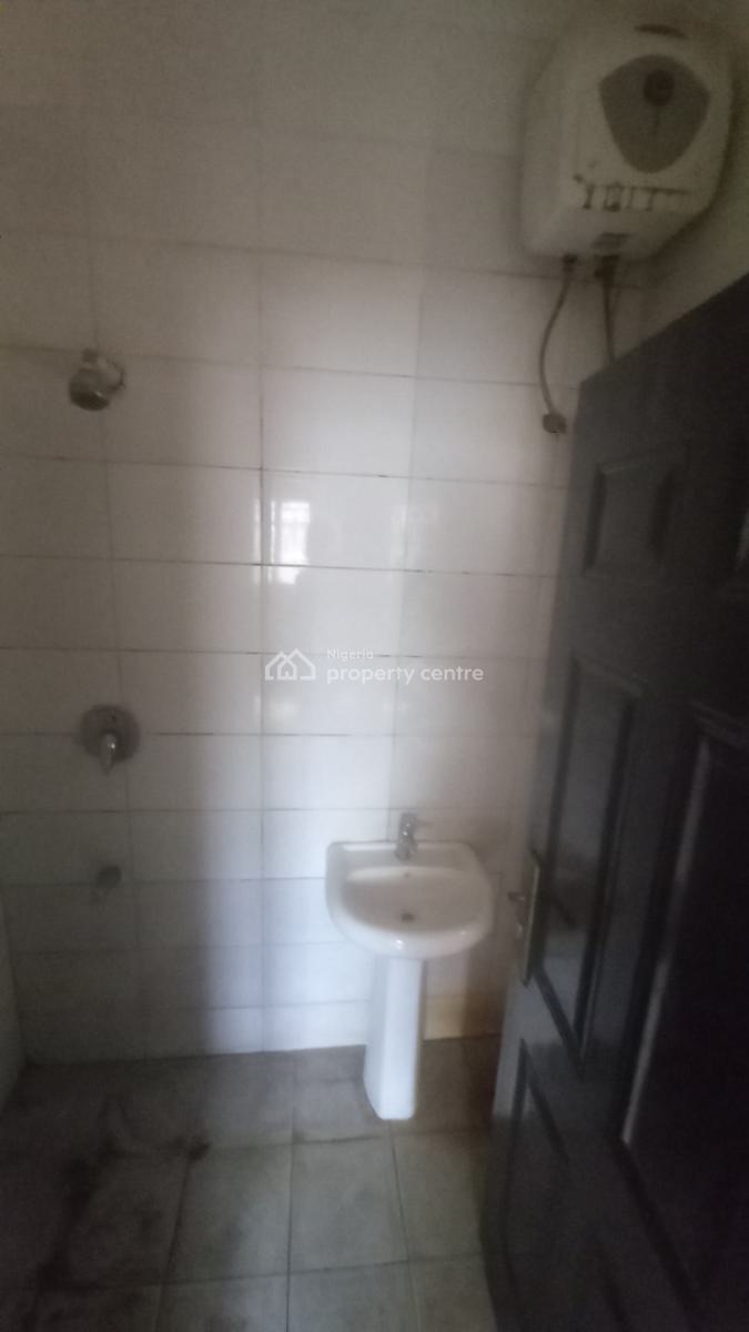 Standard 2 Bedrooms Flat with 3 Toilets, Dawaki, Gwarinpa, Abuja, Flat / Apartment for Rent