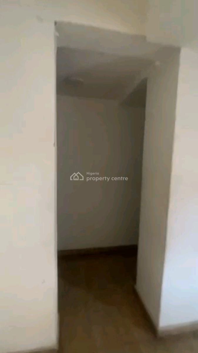 Standard 3 Bedroom Ground Floor with Personal Prepaid, Off Herbert Macauley Way, Alagomeji, Yaba, Lagos, Flat / Apartment for Rent