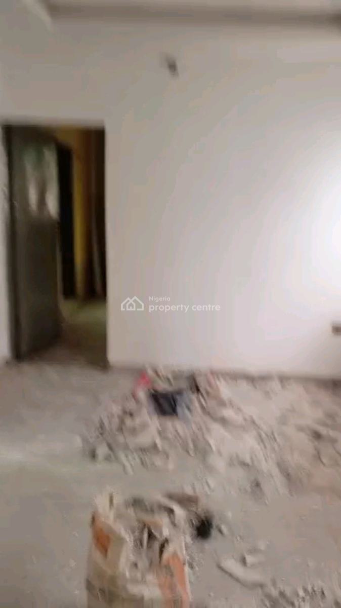 Standard 2 Bedroom Flat, Adekunle, Yaba, Lagos, Flat / Apartment for Rent