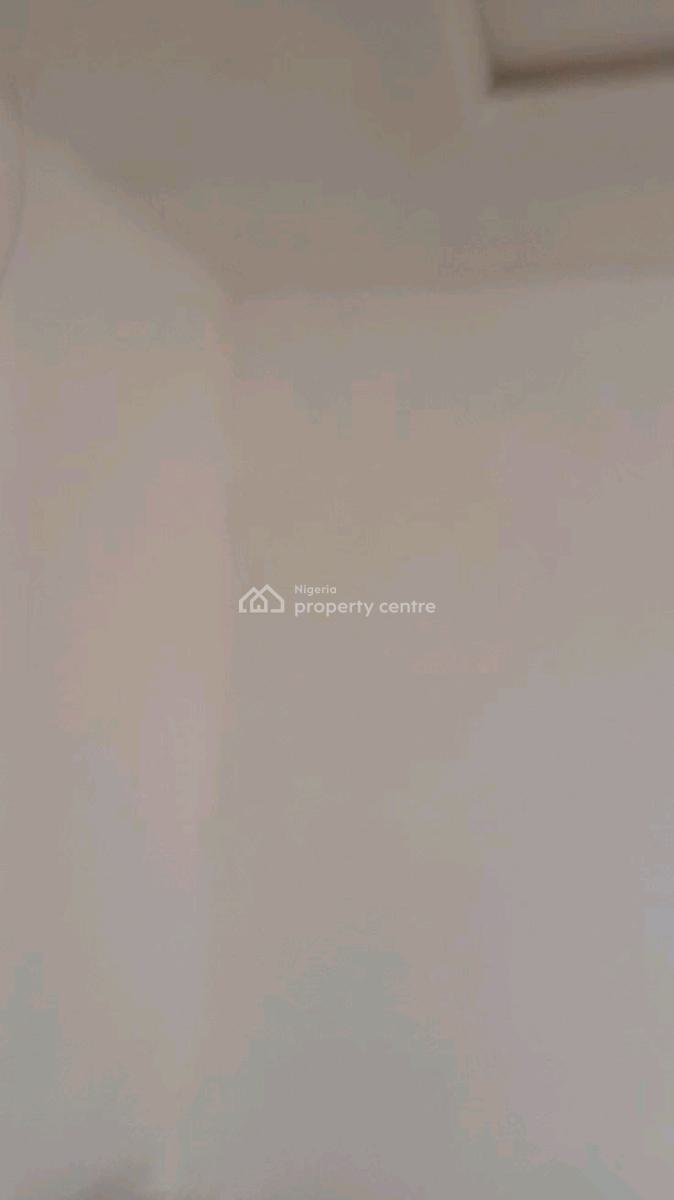 Standard 2 Bedroom Flat, Adekunle, Yaba, Lagos, Flat / Apartment for Rent