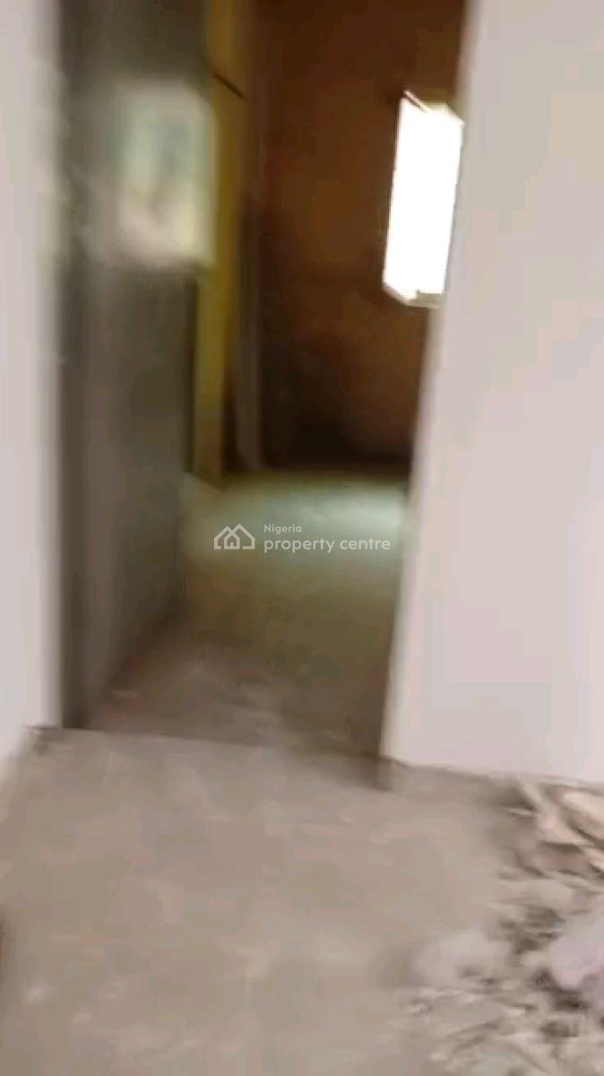 Standard 2 Bedroom Flat, Adekunle, Yaba, Lagos, Flat / Apartment for Rent