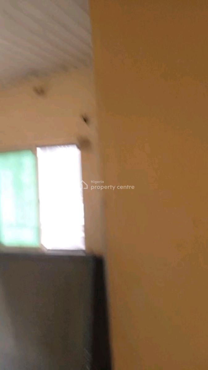 Standard 2 Bedroom Flat, Adekunle, Yaba, Lagos, Flat / Apartment for Rent
