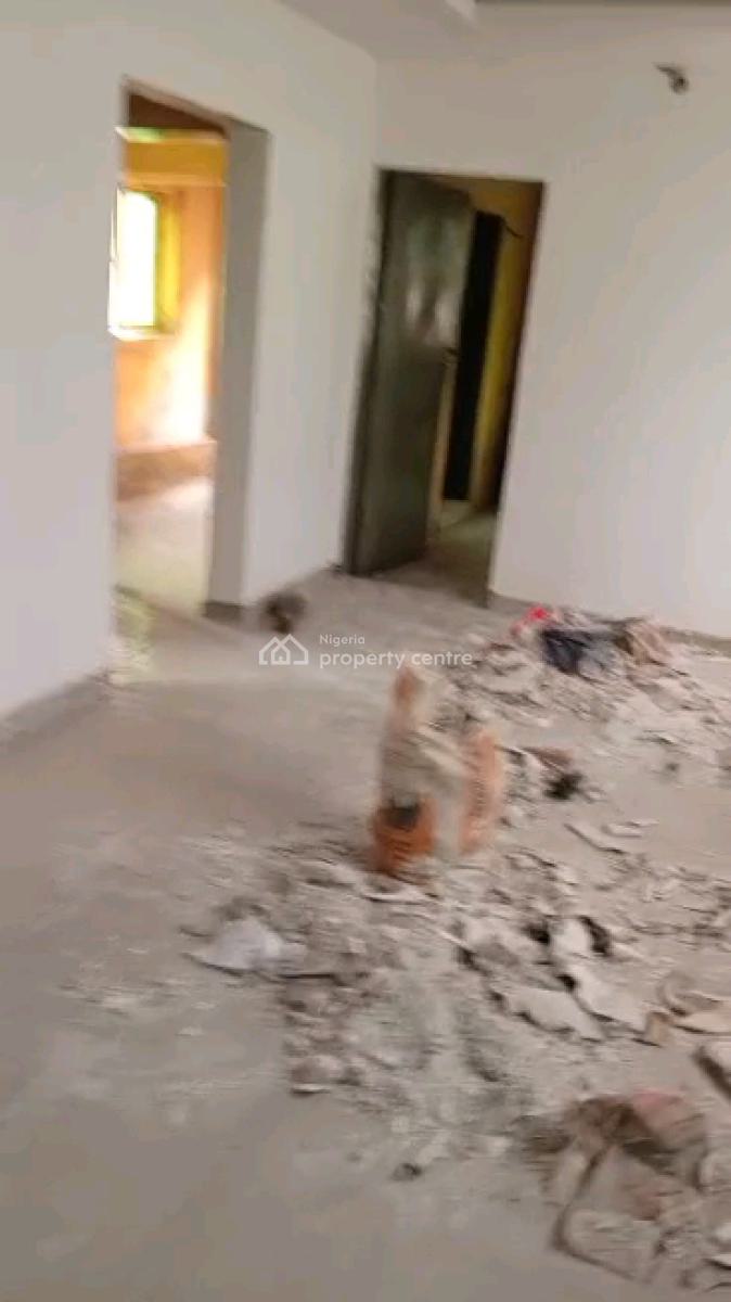 Standard 2 Bedroom Flat, Adekunle, Yaba, Lagos, Flat / Apartment for Rent