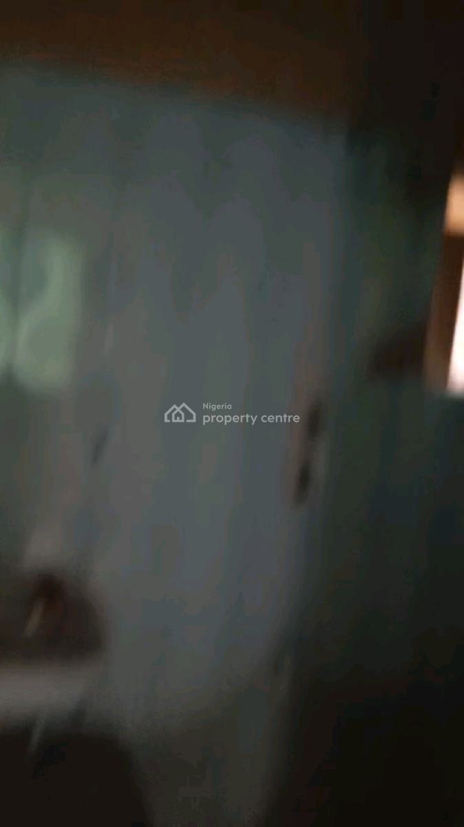 Standard 2 Bedroom Flat, Adekunle, Yaba, Lagos, Flat / Apartment for Rent