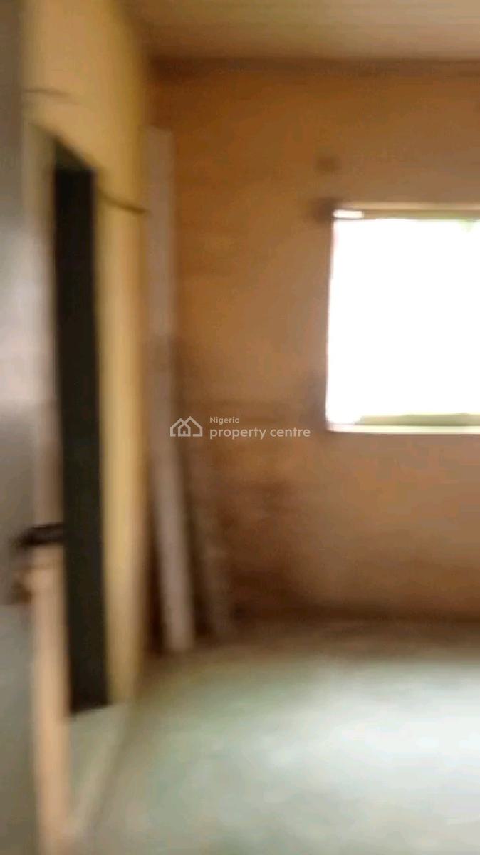 Standard 2 Bedroom Flat, Adekunle, Yaba, Lagos, Flat / Apartment for Rent