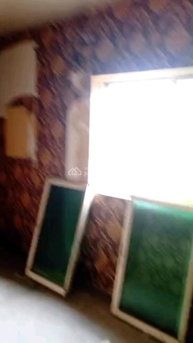 Standard 2 Bedroom Flat, Adekunle, Yaba, Lagos, Flat / Apartment for Rent