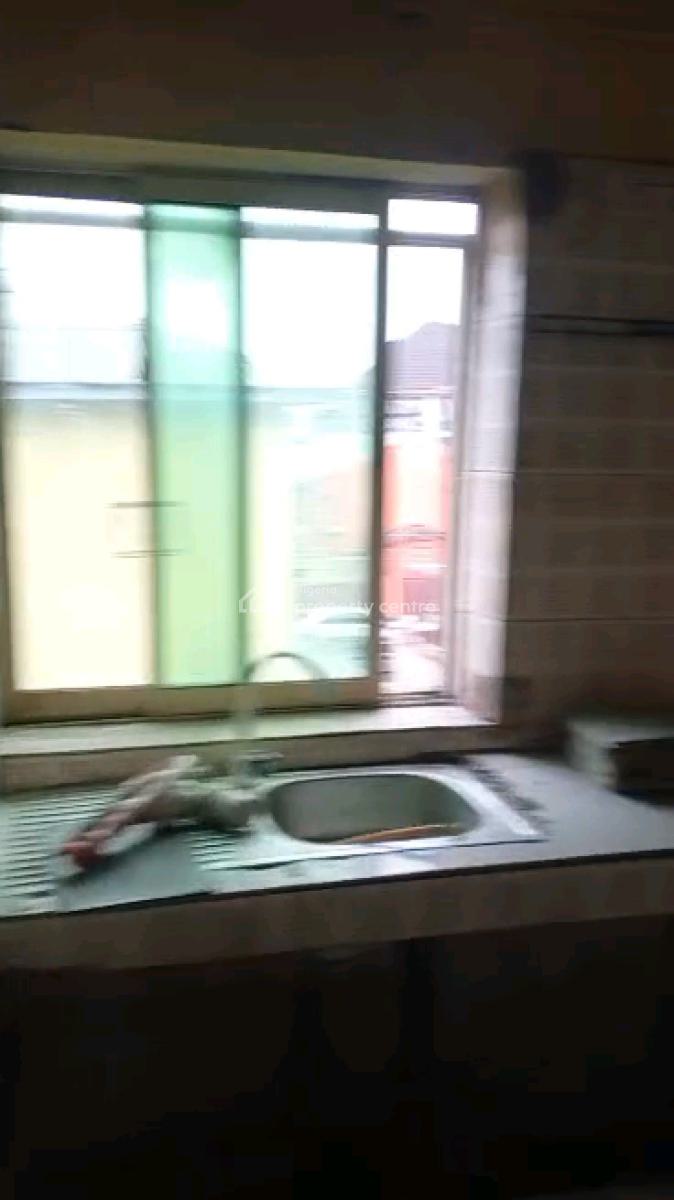 Standard 2 Bedroom Flat, Adekunle, Yaba, Lagos, Flat / Apartment for Rent