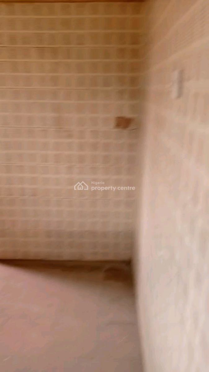 Standard 2 Bedroom Flat, Adekunle, Yaba, Lagos, Flat / Apartment for Rent