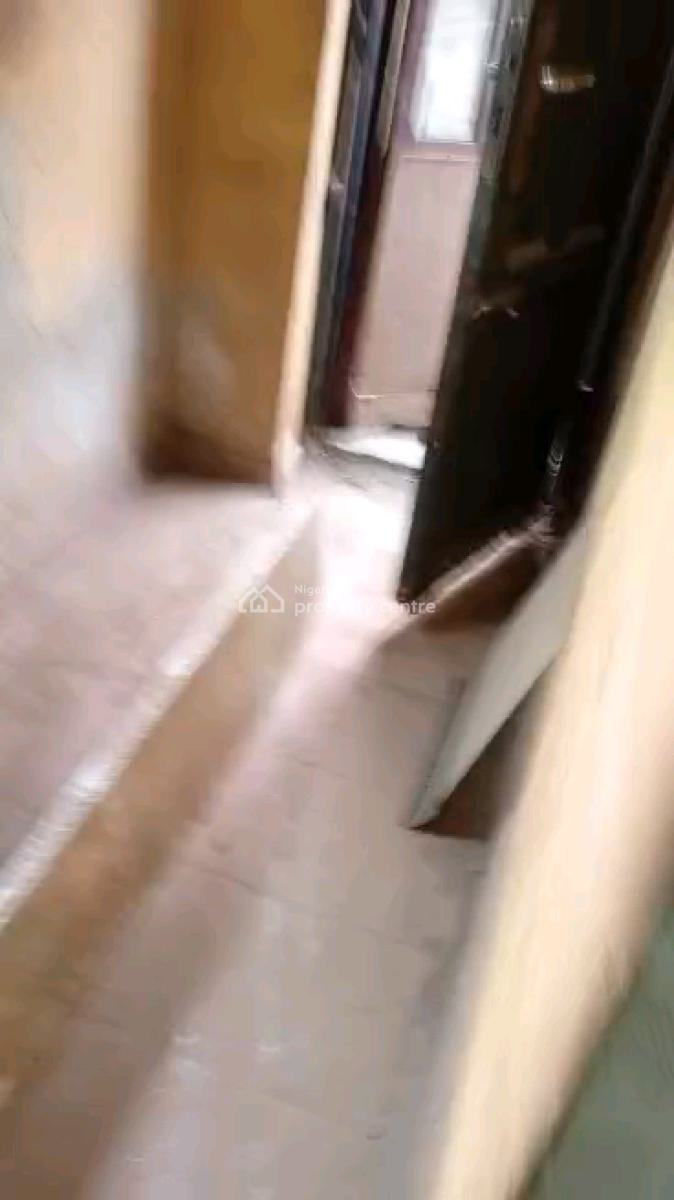 Standard 2 Bedroom Flat, Adekunle, Yaba, Lagos, Flat / Apartment for Rent