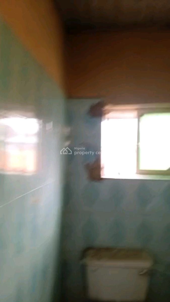 Standard 2 Bedroom Flat, Adekunle, Yaba, Lagos, Flat / Apartment for Rent