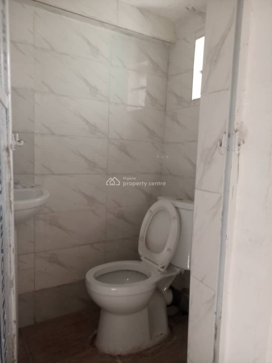 Clean 2 Bedroom Flat / Apartment, Conservation Road, Lekki Phase 2, Lekki, Lagos, Flat / Apartment for Rent