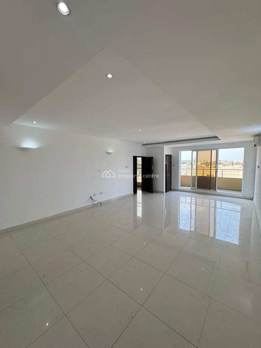 Well Maintained & Serviced 3 Bedroom Flat with 2bqs, Lekki Phase1, Lekki, Lagos, Flat / Apartment for Rent