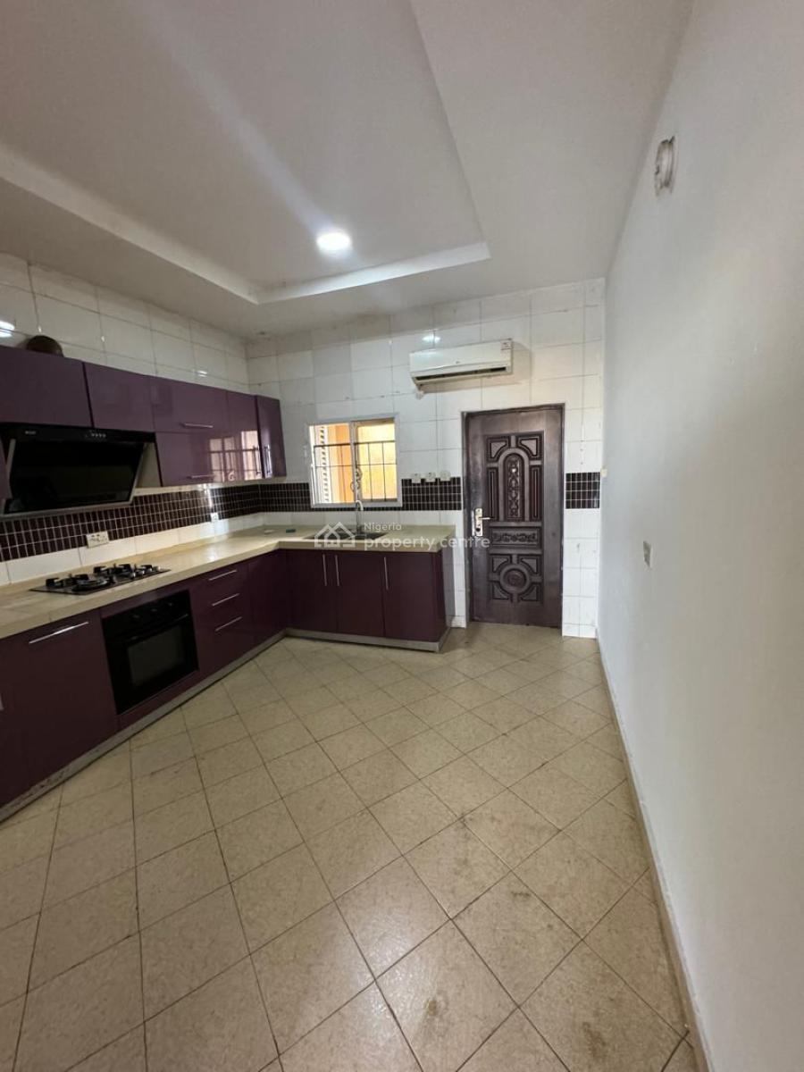 Well Maintained & Serviced 3 Bedroom Flat with 2bqs, Lekki Phase1, Lekki, Lagos, Flat / Apartment for Rent