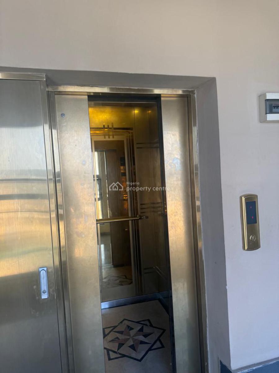 Well Maintained & Serviced 3 Bedroom Flat with 2bqs, Lekki Phase1, Lekki, Lagos, Flat / Apartment for Rent