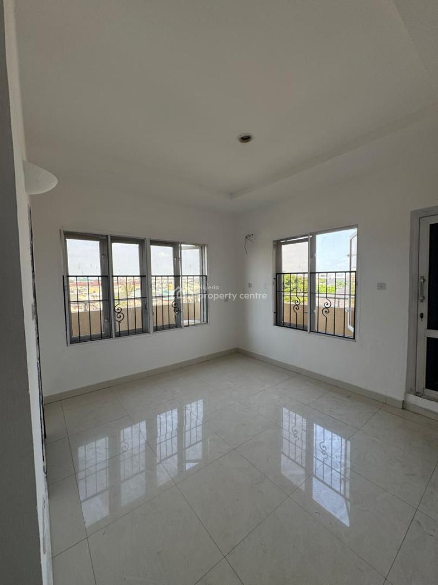 Well Maintained & Serviced 3 Bedroom Flat with 2bqs, Lekki Phase1, Lekki, Lagos, Flat / Apartment for Rent