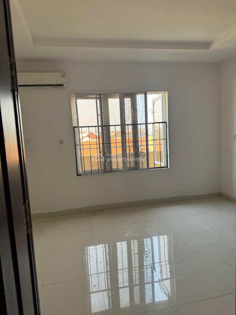 Well Maintained & Serviced 3 Bedroom Flat with 2bqs, Lekki Phase1, Lekki, Lagos, Flat / Apartment for Rent